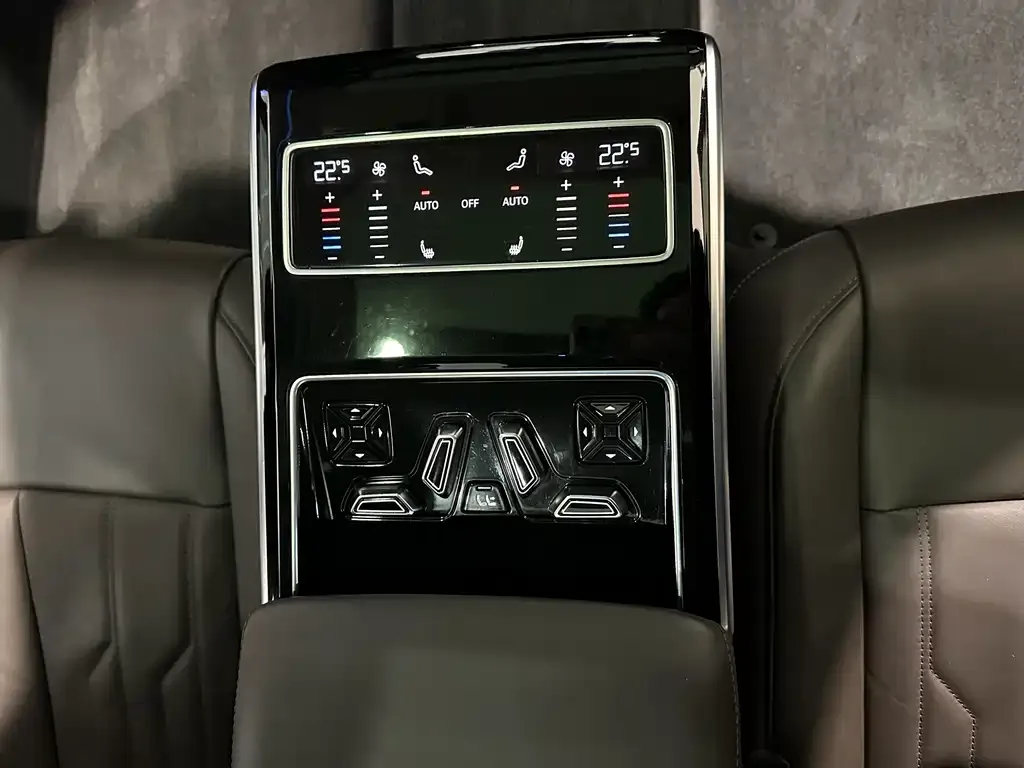 Audi A8 — фото 10