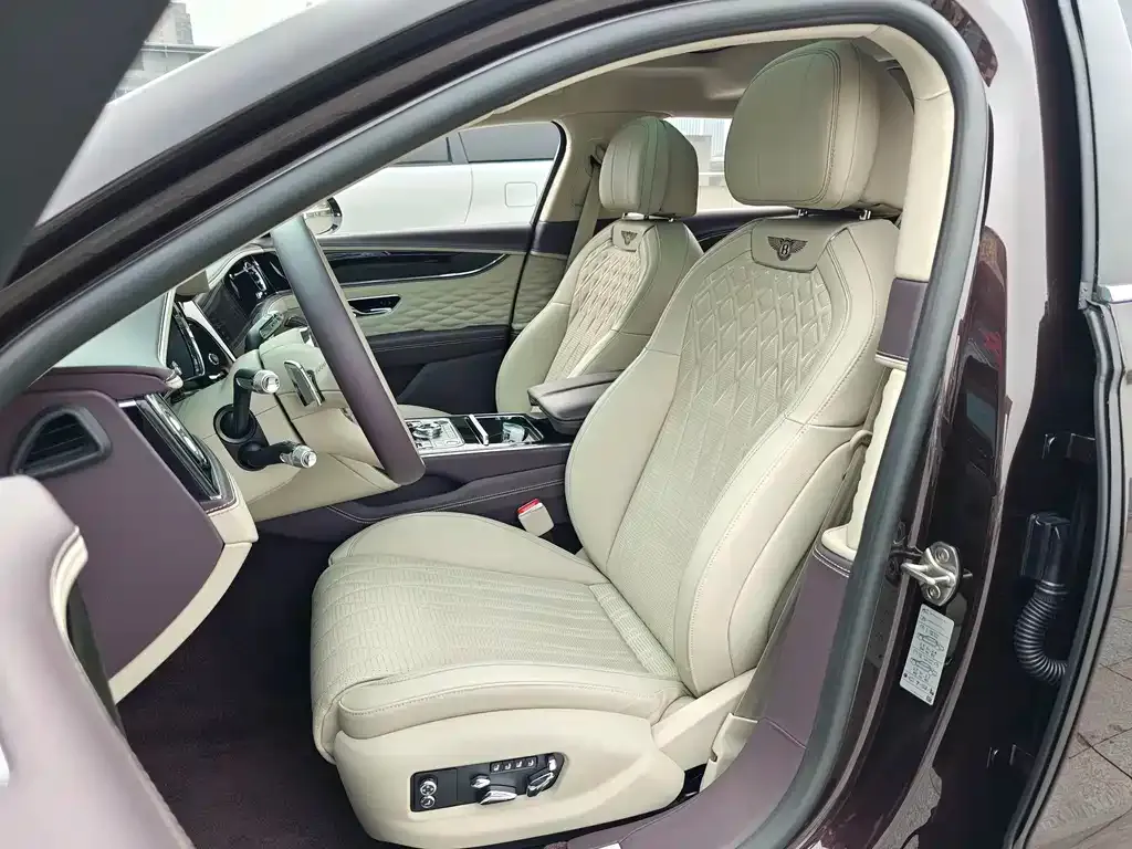Bentley Flying Spur 2023 из CN, фото 2