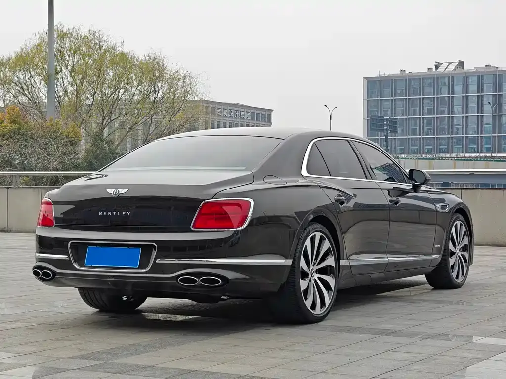 Bentley Flying Spur 2023 из CN, фото 9