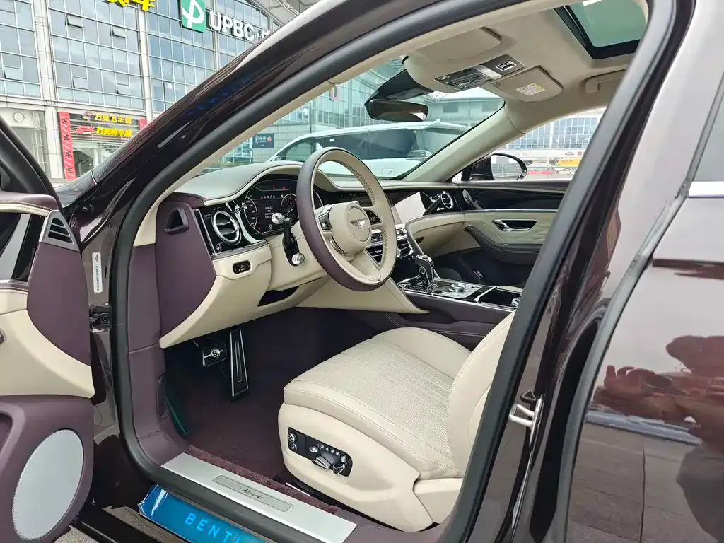 Bentley Flying Spur 2023 из CN, фото 10