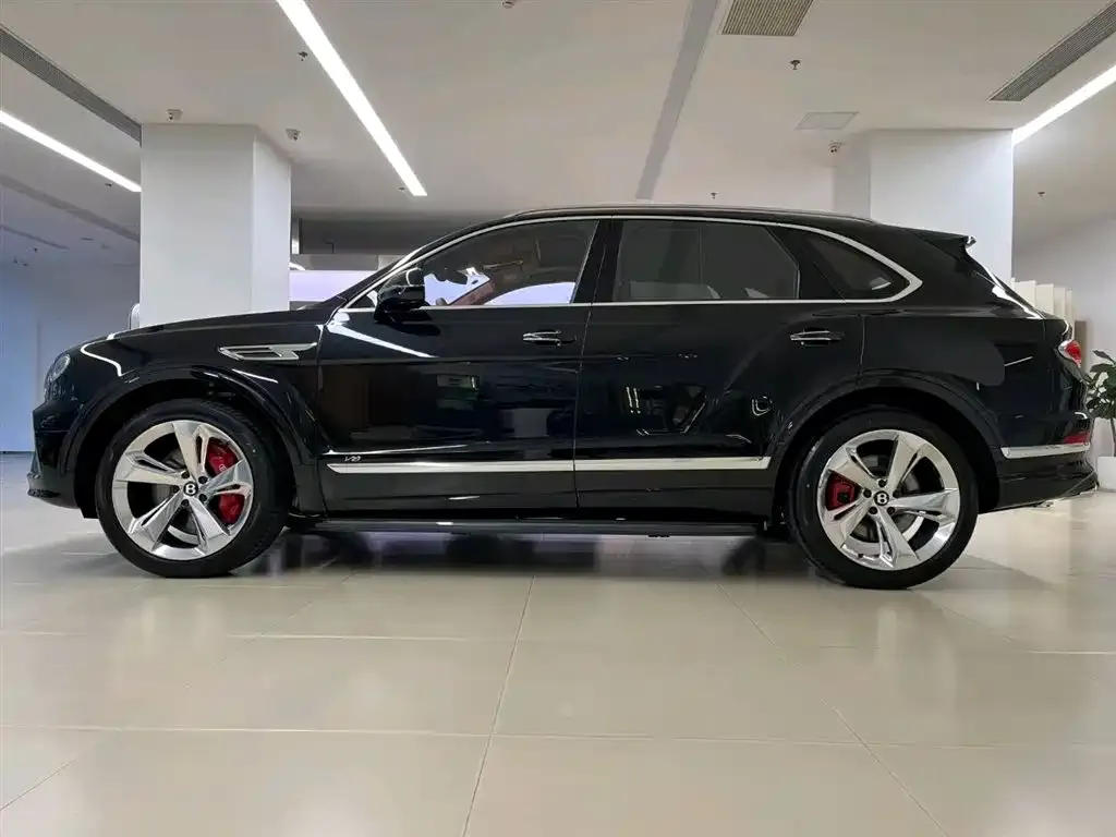 Bentley Bentayga 2022 из CN, фото 2