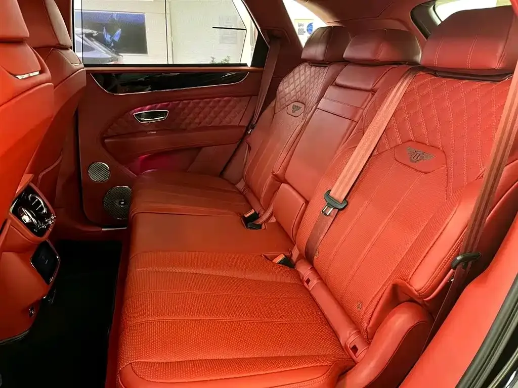 Bentley Bentayga 2022 из CN, фото 6
