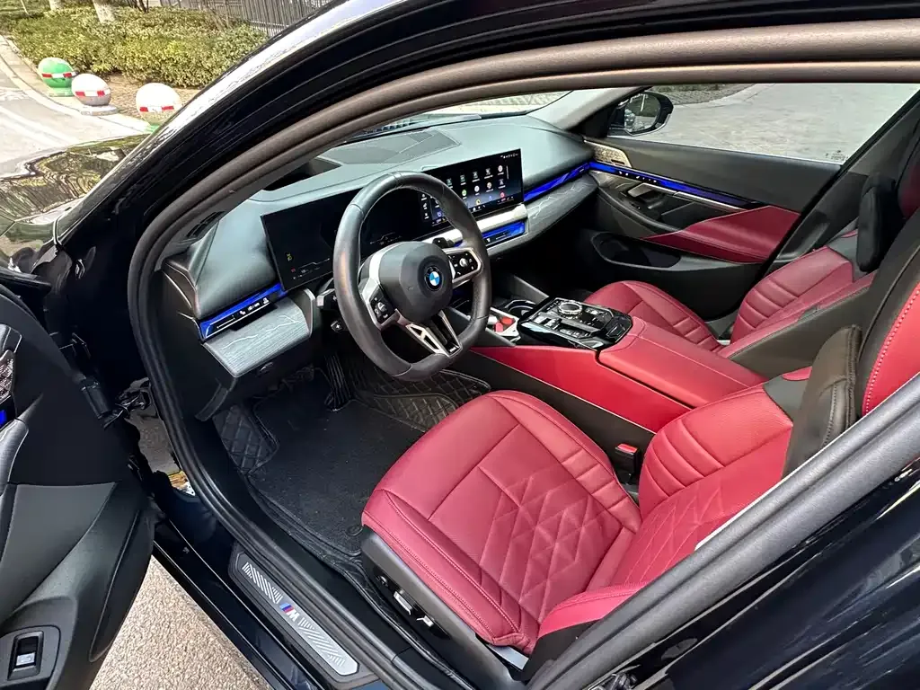 BMW 5 Series 2024 из CN, фото 4