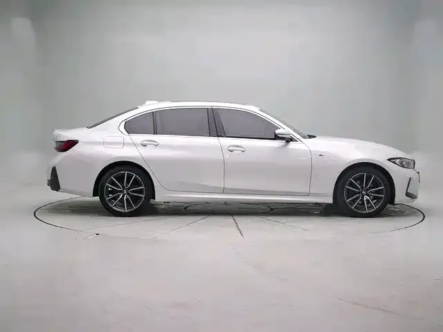 BMW 3 Series 2023 из CN, фото 2