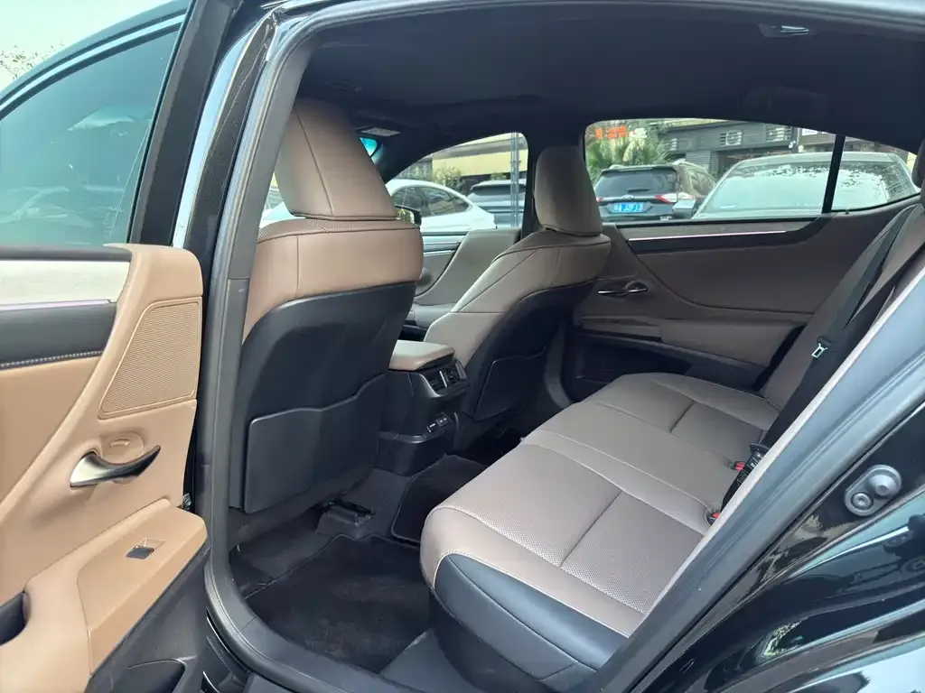 Lexus ES 2025 из CN, фото 3