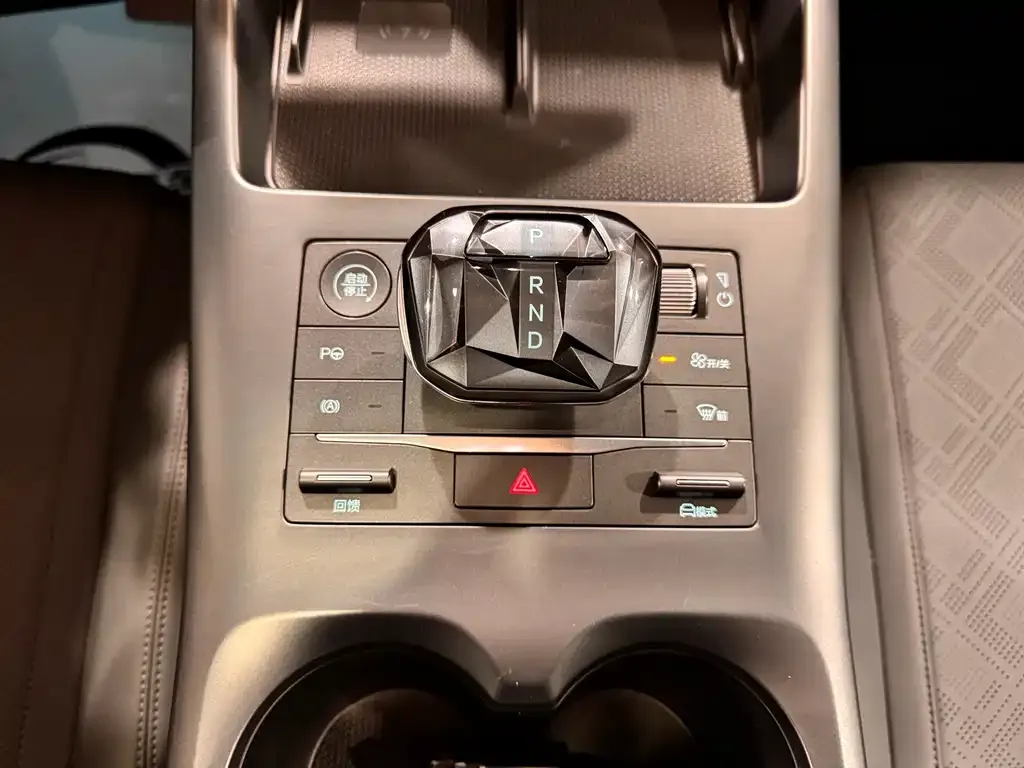 BYD Qin PLUS 2025 из CN, фото 10