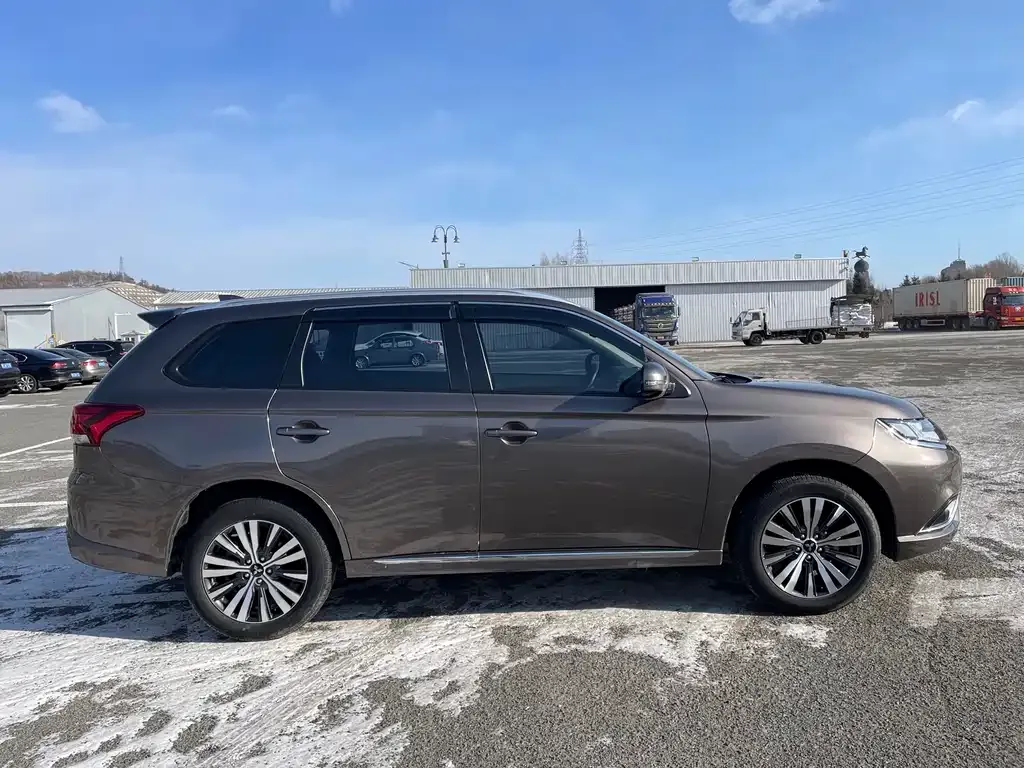 Mitsubishi Outlander 2022 из CN, фото 3