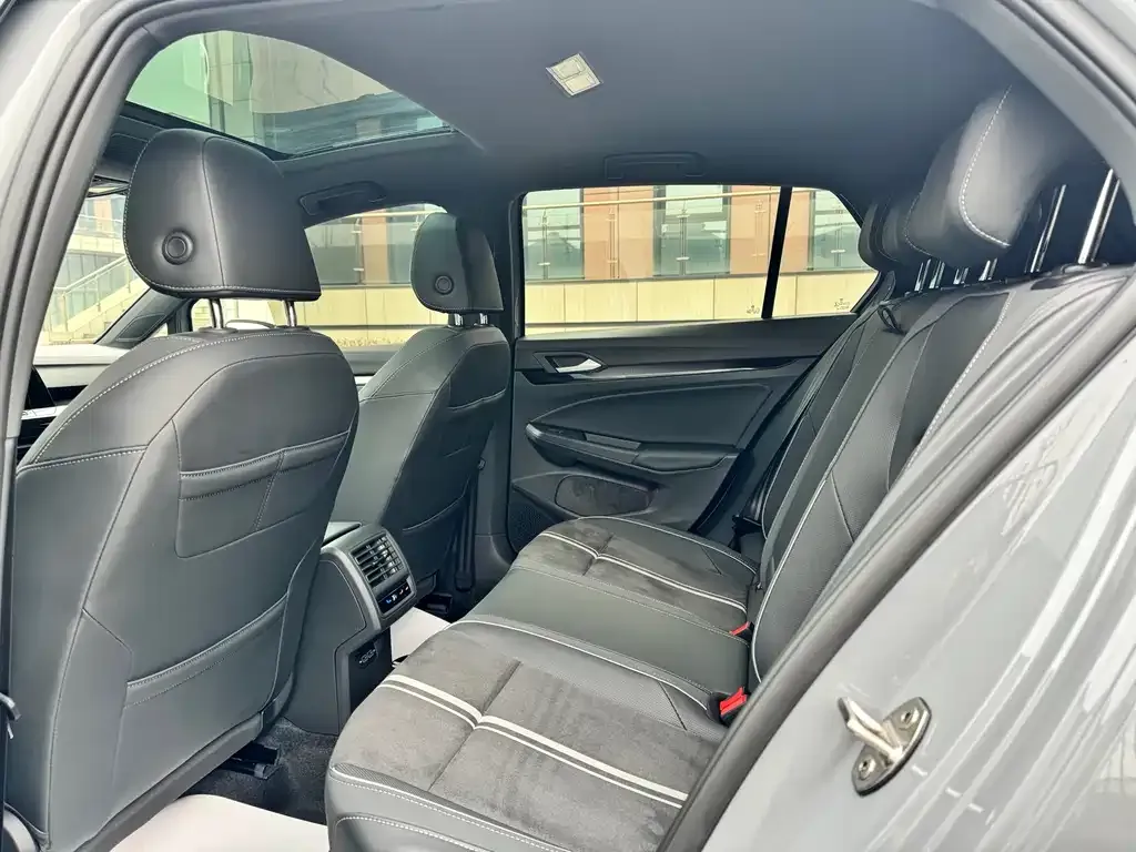 Volkswagen Golf 2022 из CN, фото 4