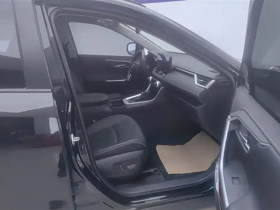 Toyota RAV4 2024 из CN, фото 3