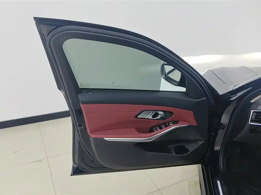 BMW 3 Series 2021 из CN, фото 8