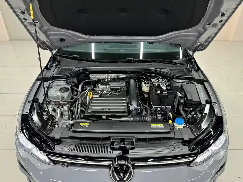 Volkswagen Golf 2024 из CN, фото 2