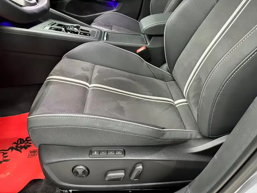 Volkswagen Golf 2024 из CN, фото 7