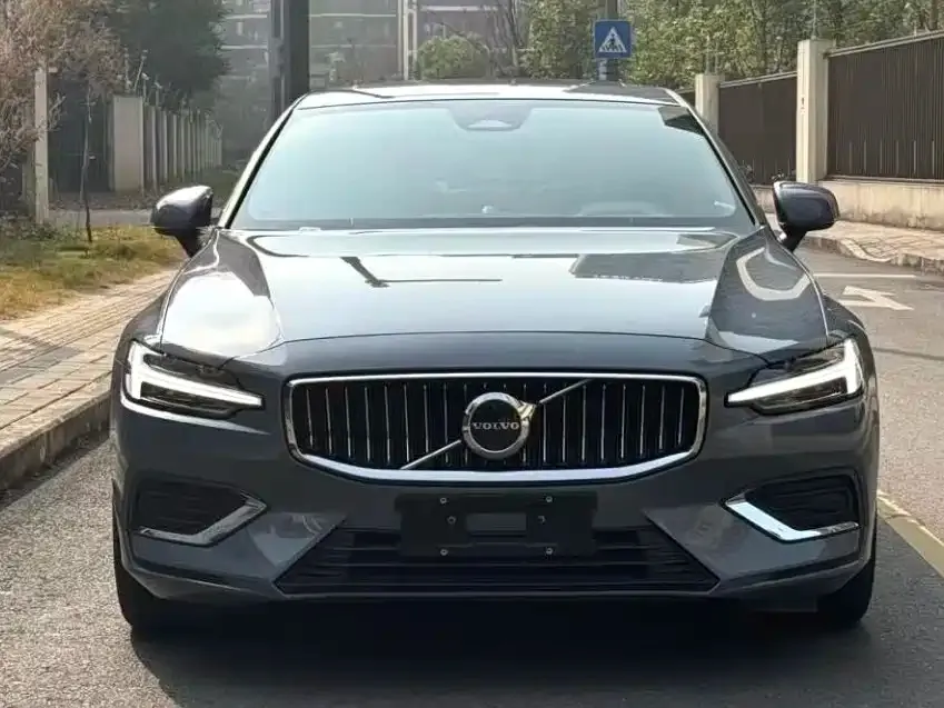Volvo S60 2022 из CN, фото 1