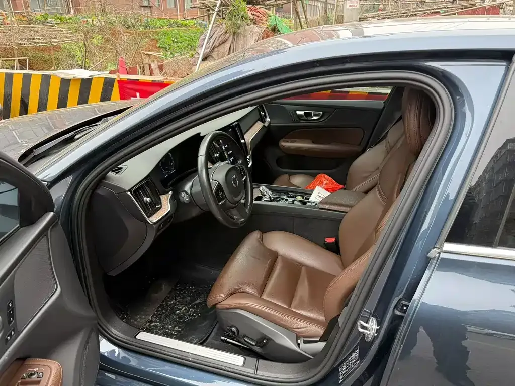Volvo S60 2022 из CN, фото 4