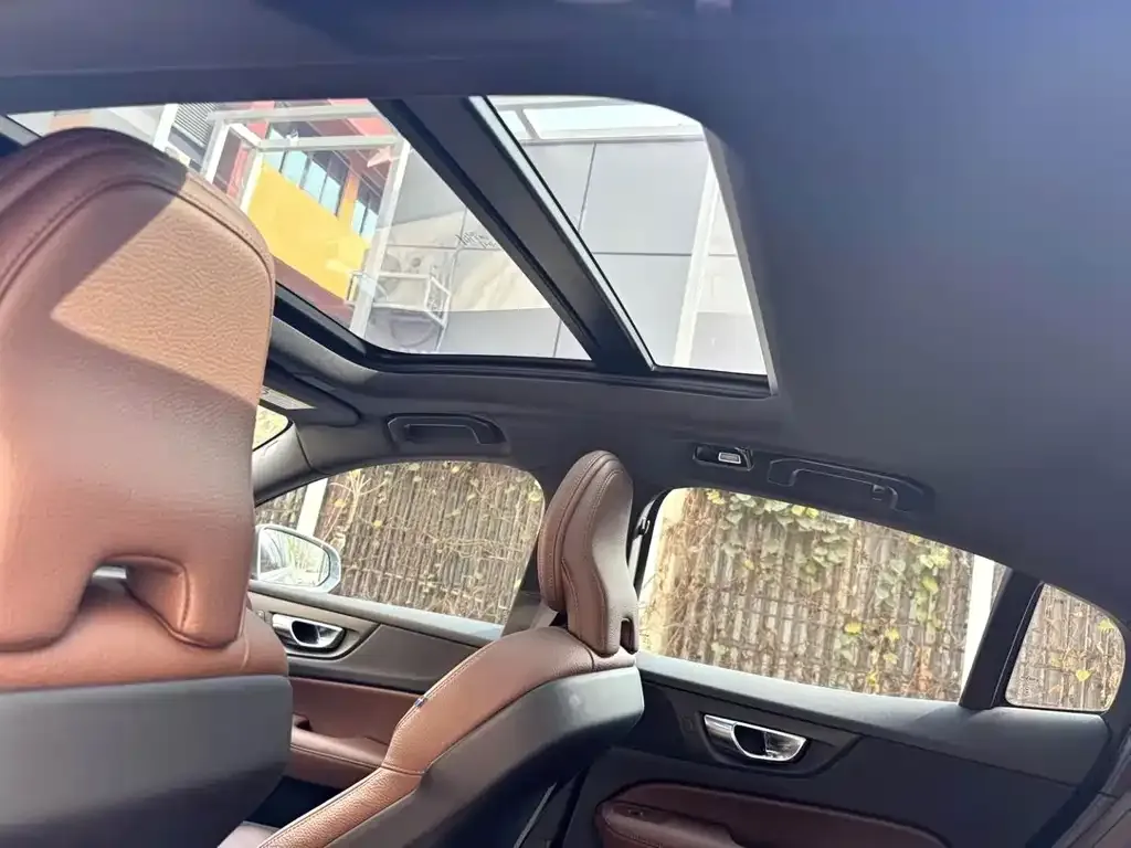 Volvo S60 2022 из CN, фото 8
