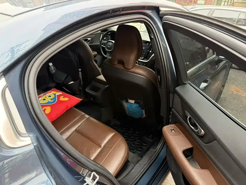 Volvo S60 2022 из CN, фото 7