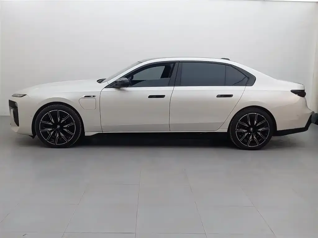 BMW i7 M70L 2025 из CN, фото 8