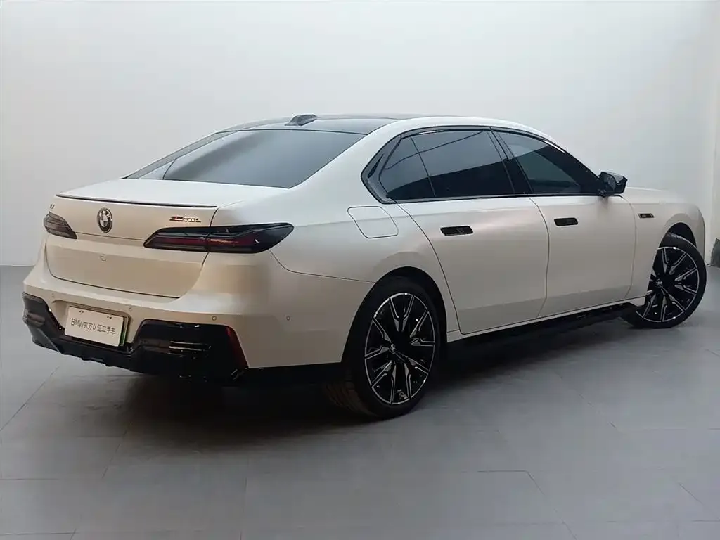BMW i7 M70L 2025 из CN, фото 5