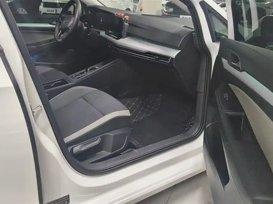 Volkswagen Golf 2025 из CN, фото 4
