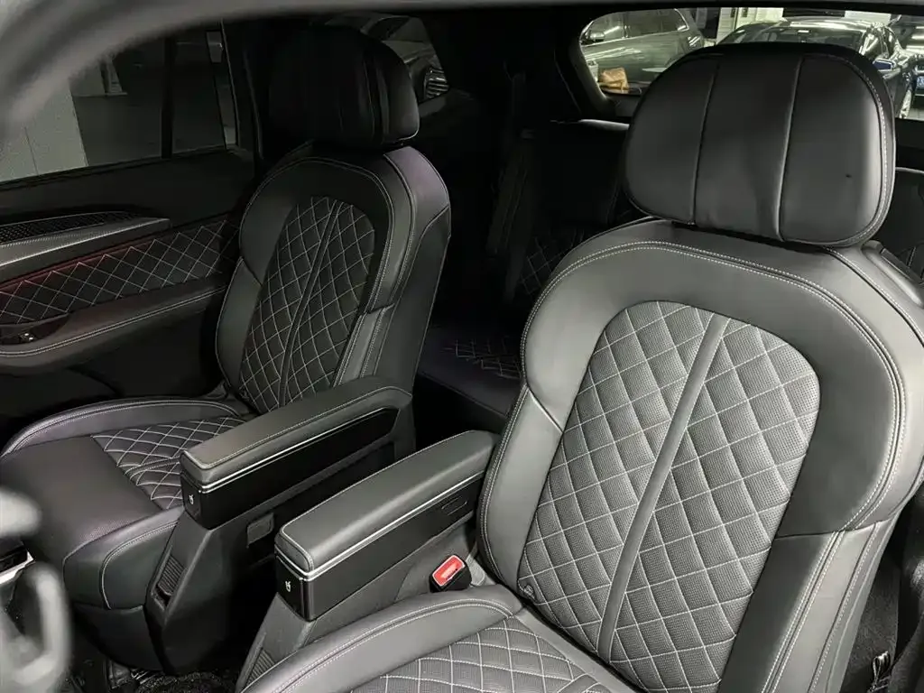 Audi Q6 2024 из CN, фото 9