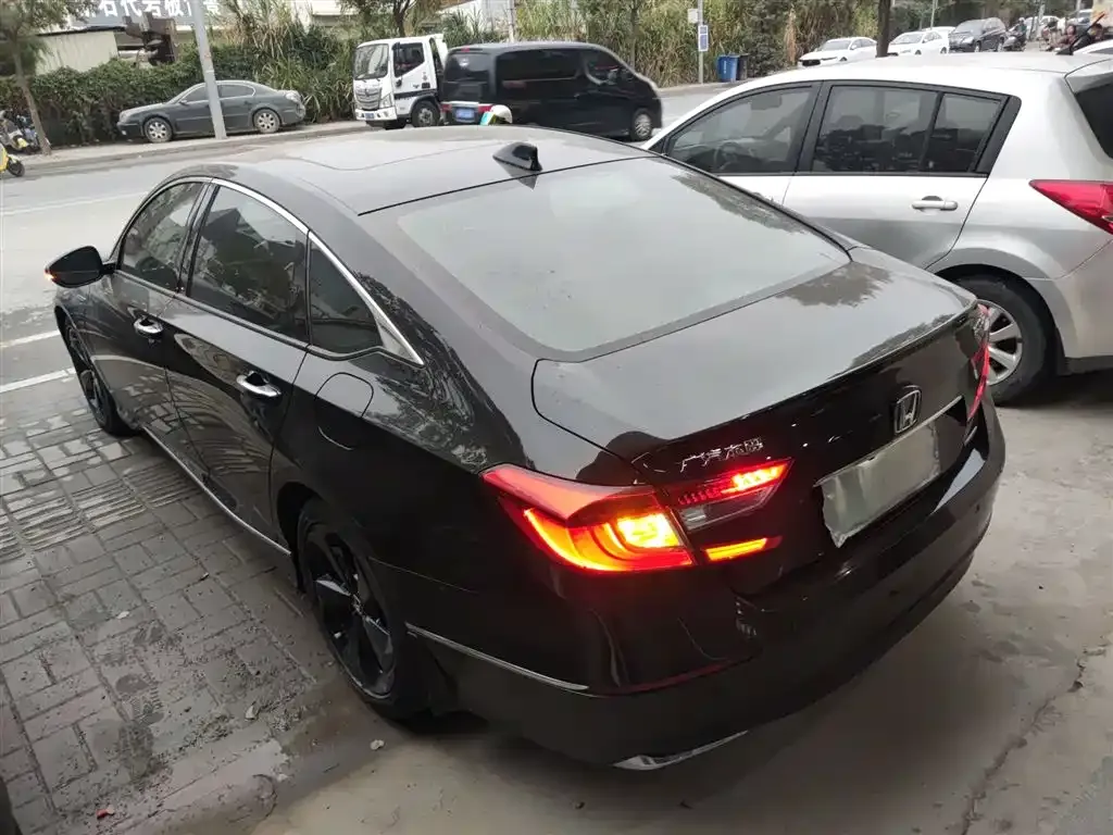 Honda Accord — фото 6