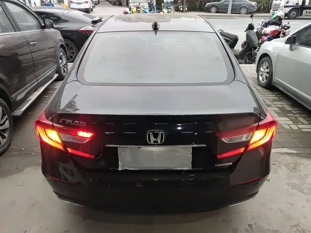Honda Accord — фото 7