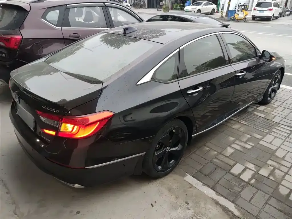 Honda Accord — фото 10