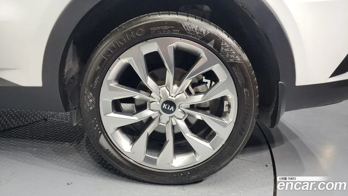 Kia Sorento — фото 6