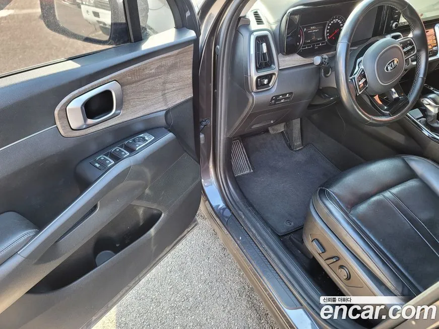 Kia Sorento — фото 8