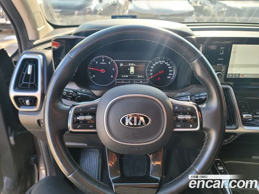 Kia Sorento — фото 10