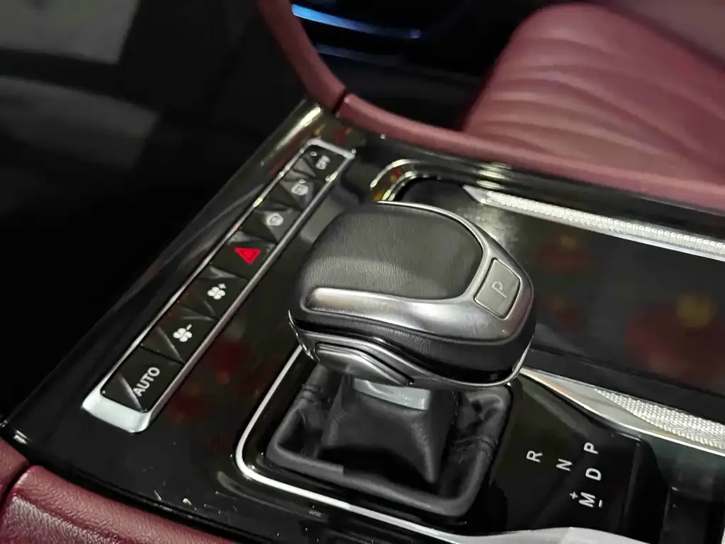Hongqi H5 2024 из CN, фото 2