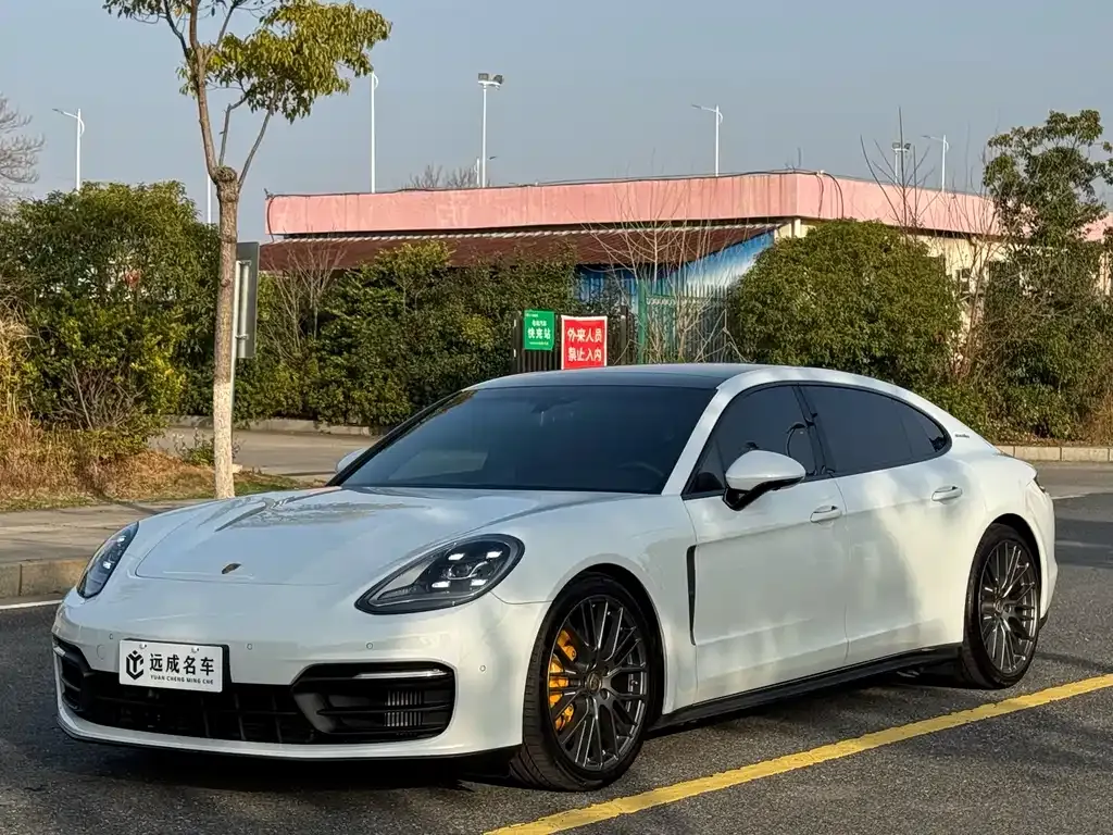 Porsche Panamera — фото 1