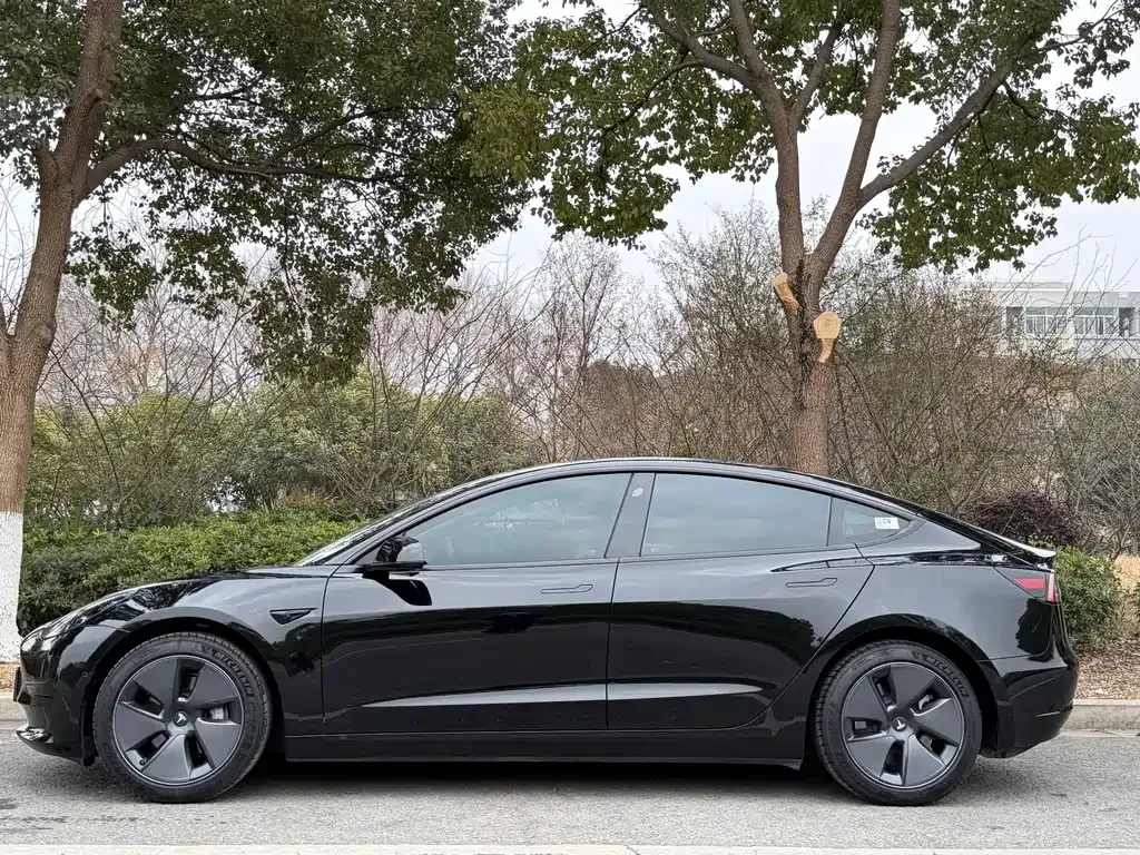 Tesla Model 3 — фото 8