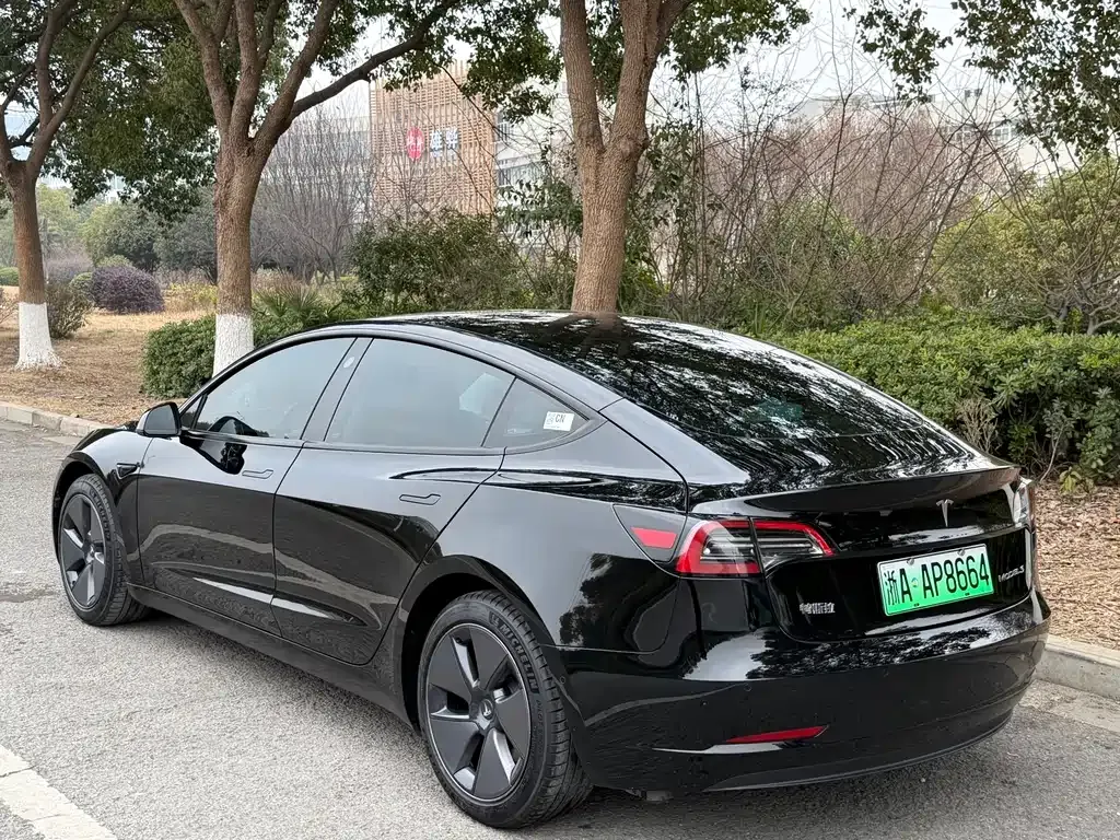 Tesla Model 3 — фото 7