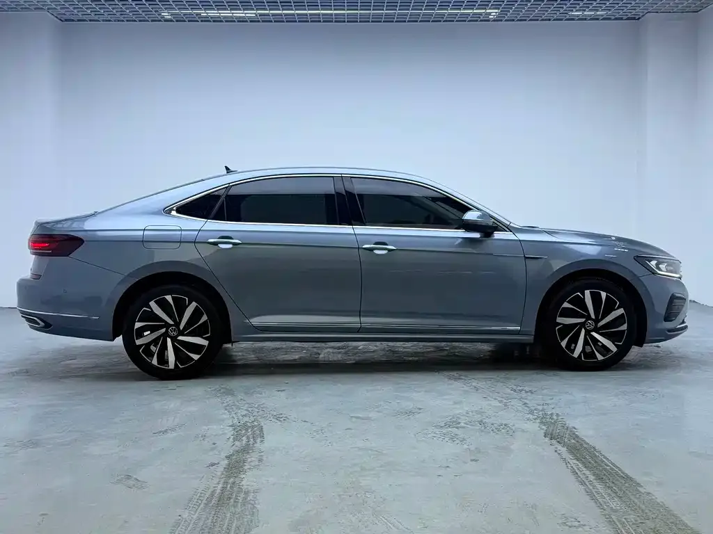 Volkswagen Passat — фото 10