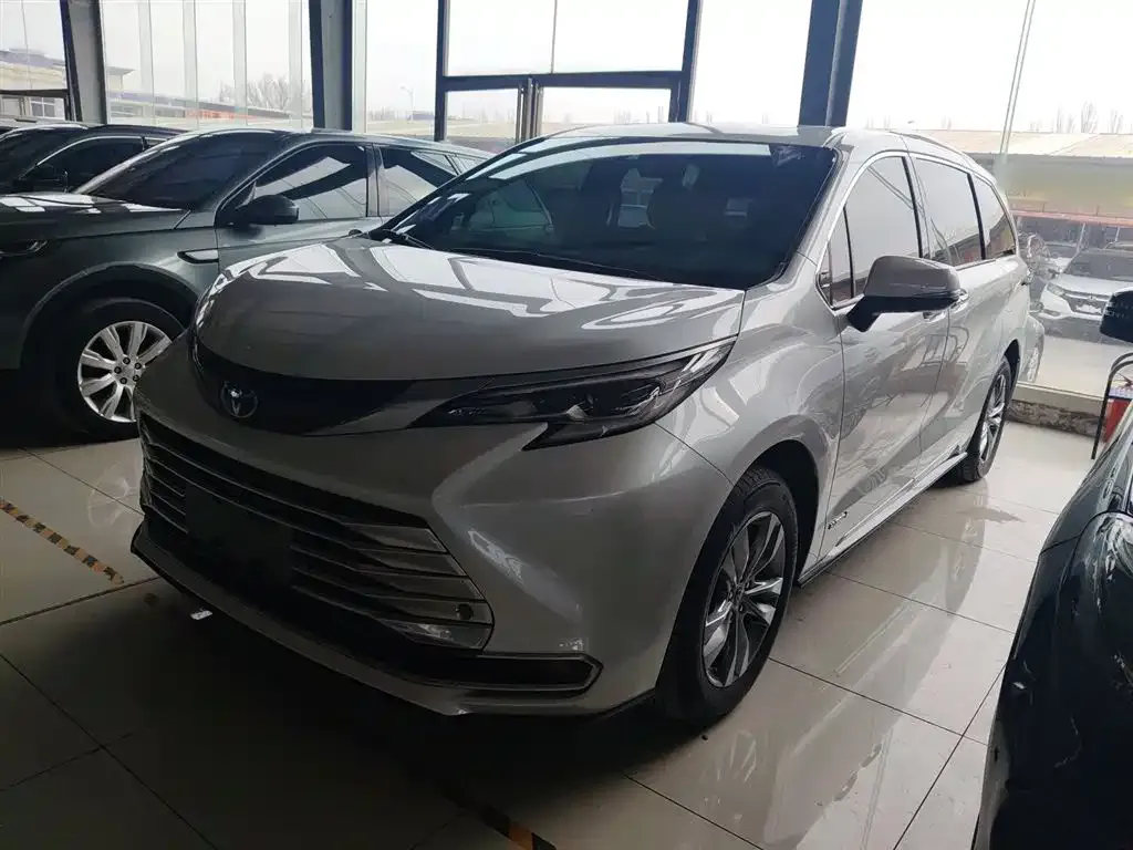 Toyota Sienna 2023 из CN, фото 1