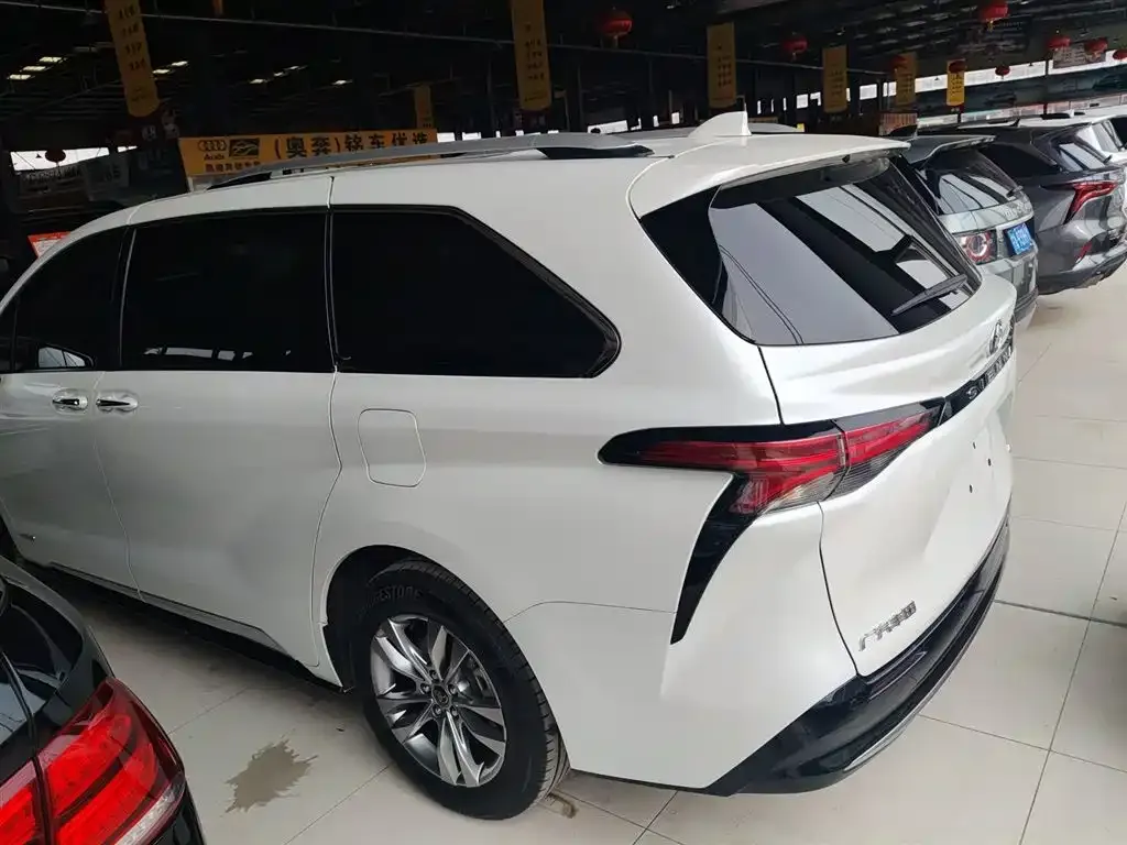Toyota Sienna 2023 из CN, фото 3