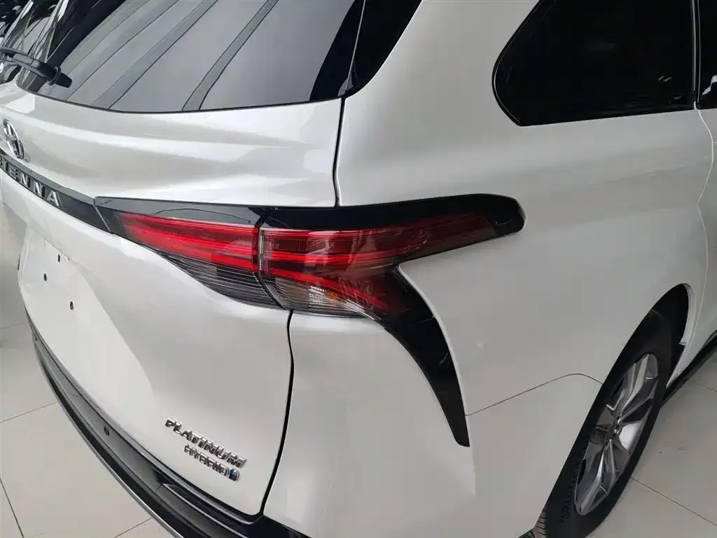 Toyota Sienna 2023 из CN, фото 2