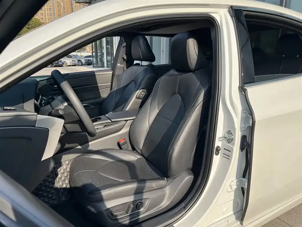 Toyota Avalon 2023 из CN, фото 4