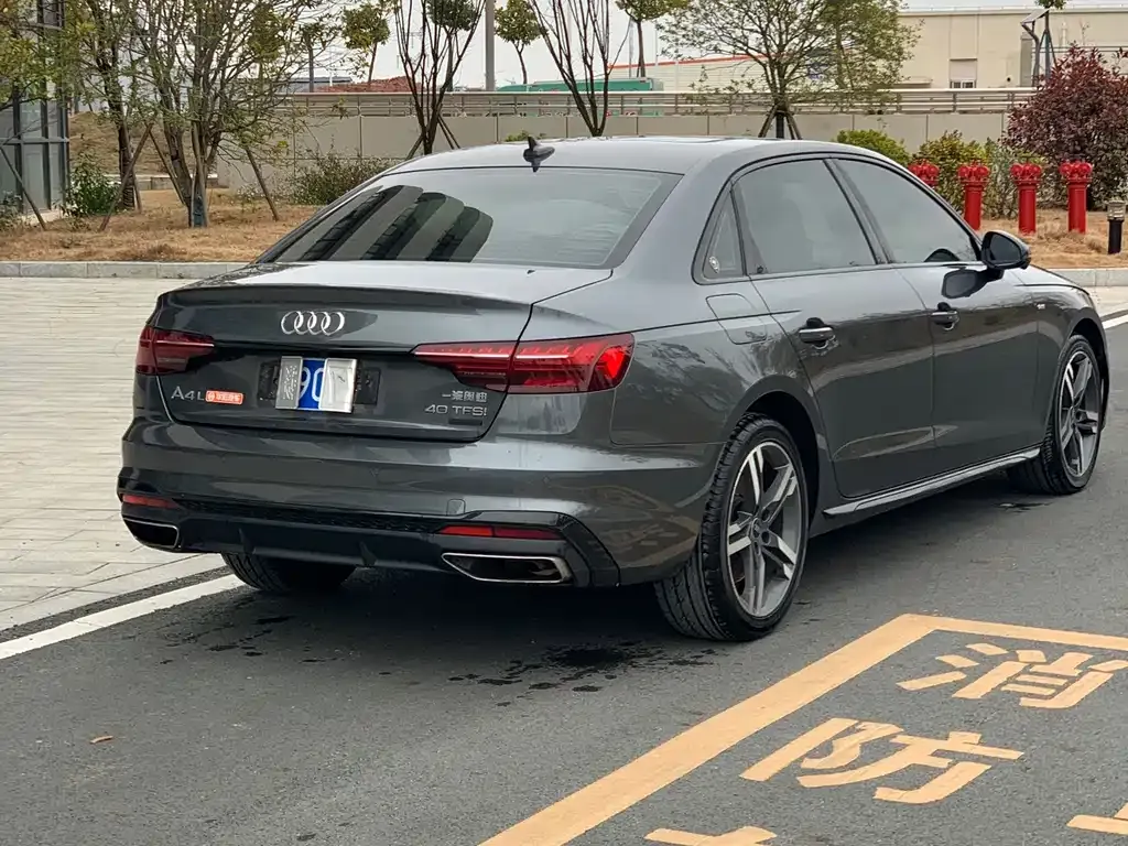 Audi A4L 2022 из CN, фото 8