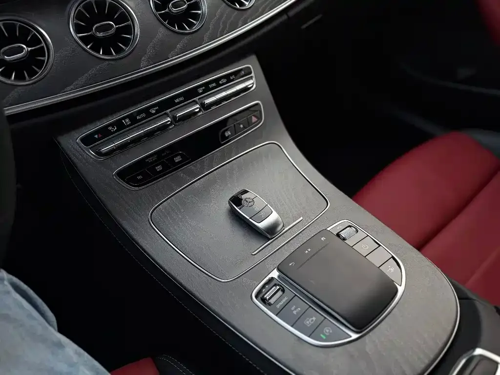 Mercedes-Benz E-Class (Import) — фото 9