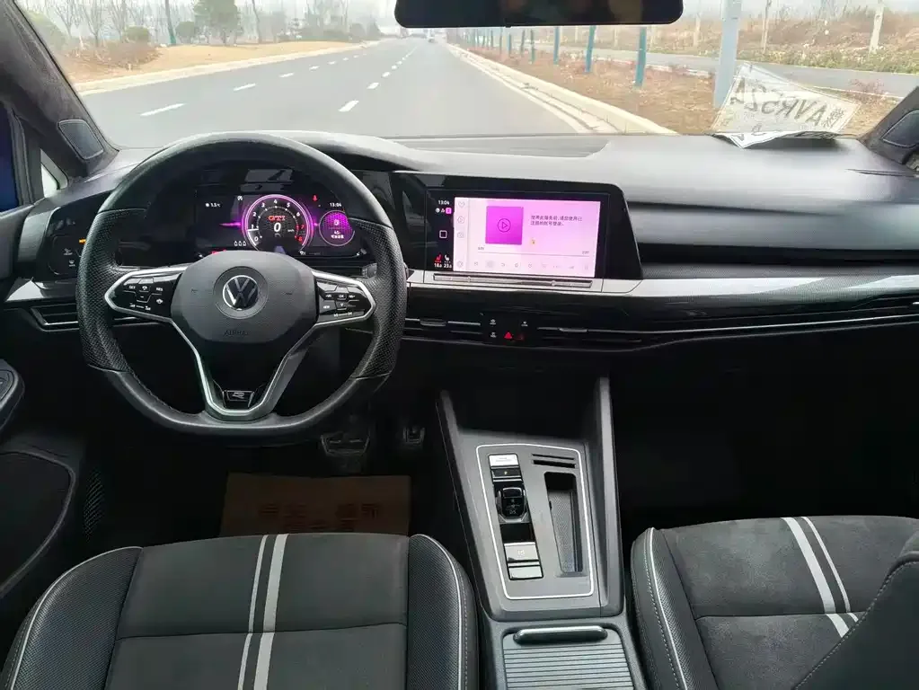 Volkswagen Golf 2021 из CN, фото 2