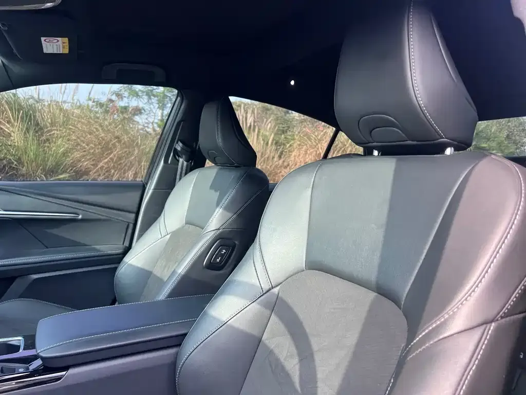 Toyota Camry 2024 из CN, фото 9