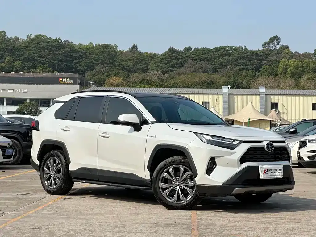 Toyota RAV4 — фото 5