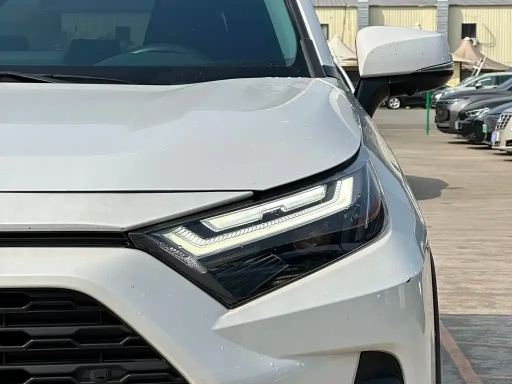 Toyota RAV4 — фото 10