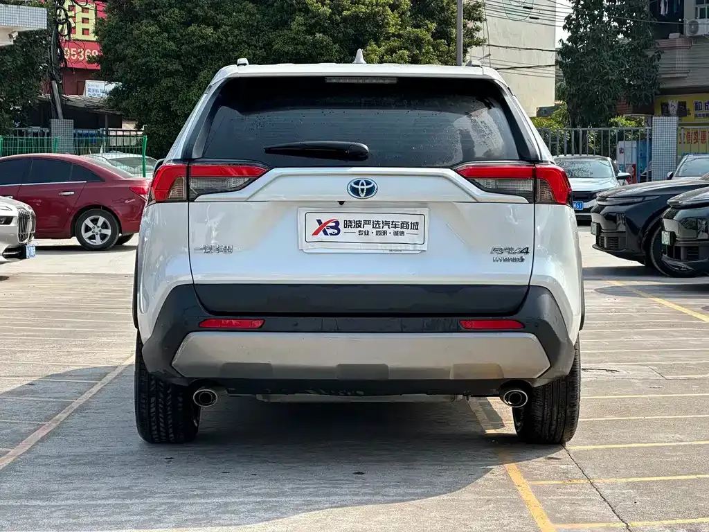 Toyota RAV4 — фото 3