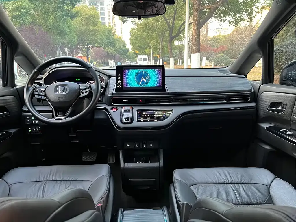 Honda Elysion 2024 из CN, фото 3