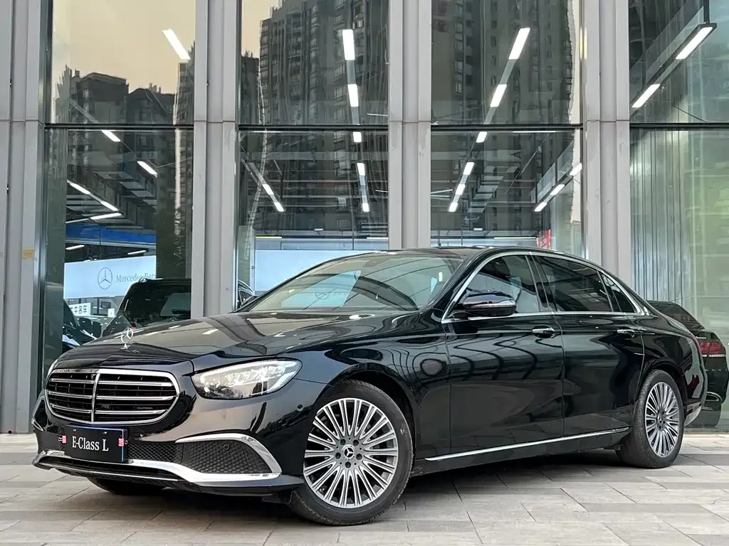 Mercedes-Benz E-Class — фото 1