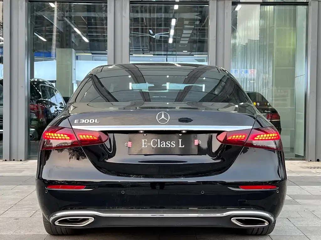 Mercedes-Benz E-Class — фото 4