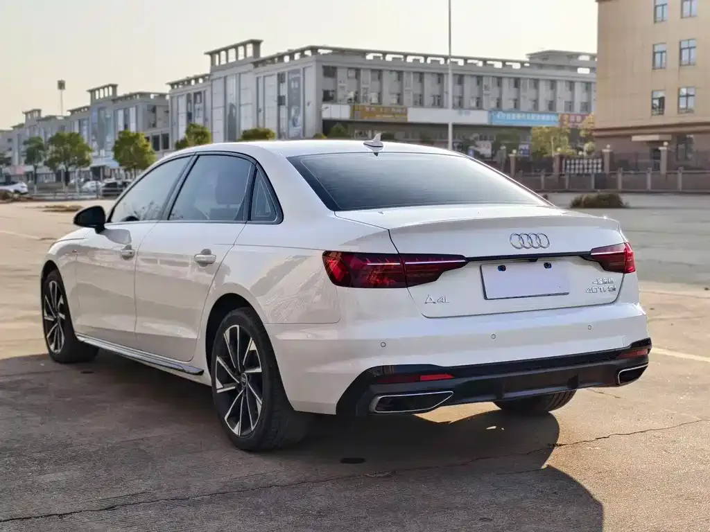 Audi A4L 2023 из CN, фото 4